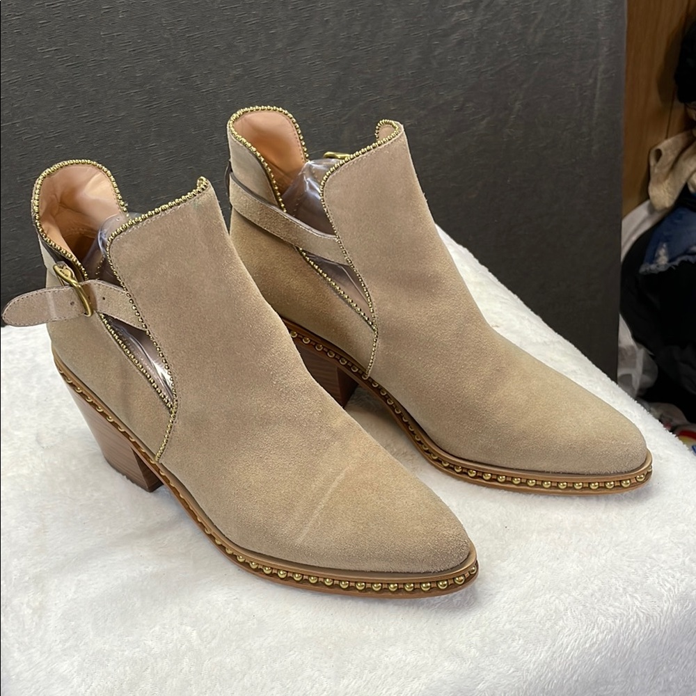 Coach Tan Suede‎ Ankle pipa Boots with Chelsea Inserts